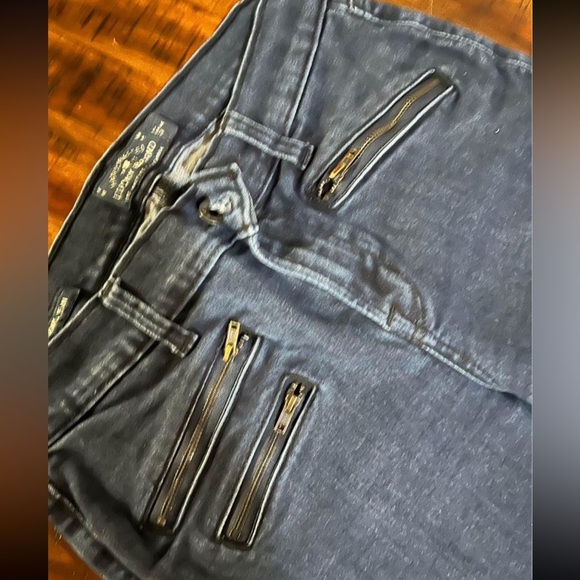 Lucky Brand jeans size 4 jeans.   Dark blue.  Zipper detail. - Picture 3 of 4